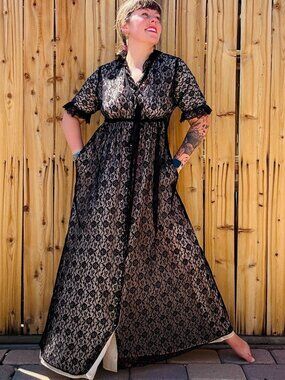 Vintage Peignoir Robe 60s Marilyn Black Floral Lace Peignoir Lingerie Robe | M/L